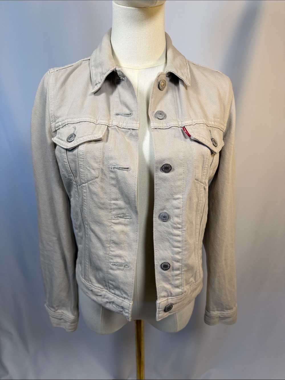 Levi’s modern Premium trucker Women's waterless Light Beige Denim Jacket